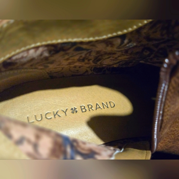 Lucky Brand - Distressed Leather Ankle Boots. Size 8.5 US. 1.5" heels. - Picture 5 of 8